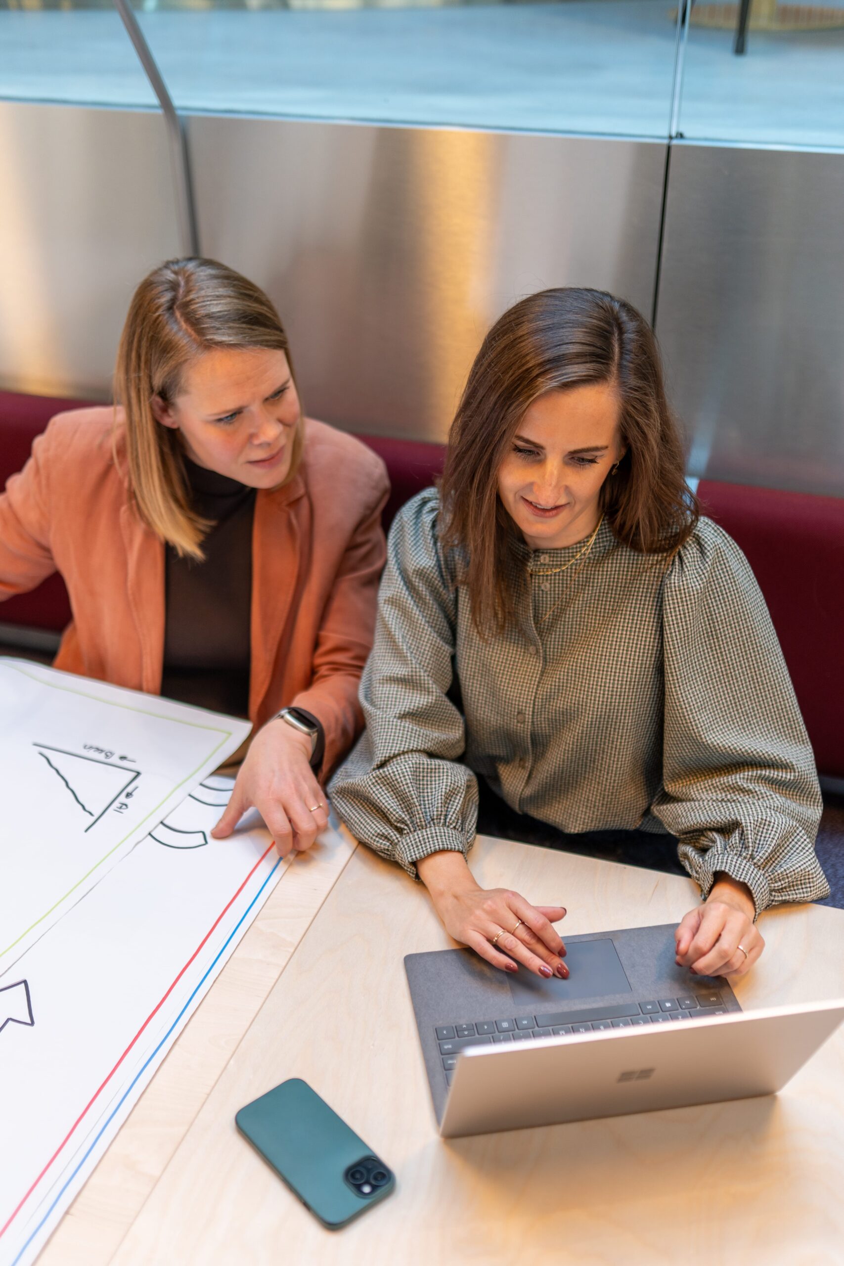 Linda en Leoni bij een 1 op 1 training van Groeikrag
